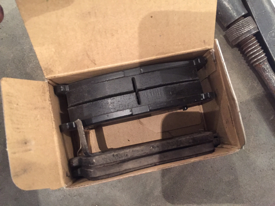 Замена тормозных колодок — Chevrolet Cruze (Suzuki), 1,3 л, 2002 года ...