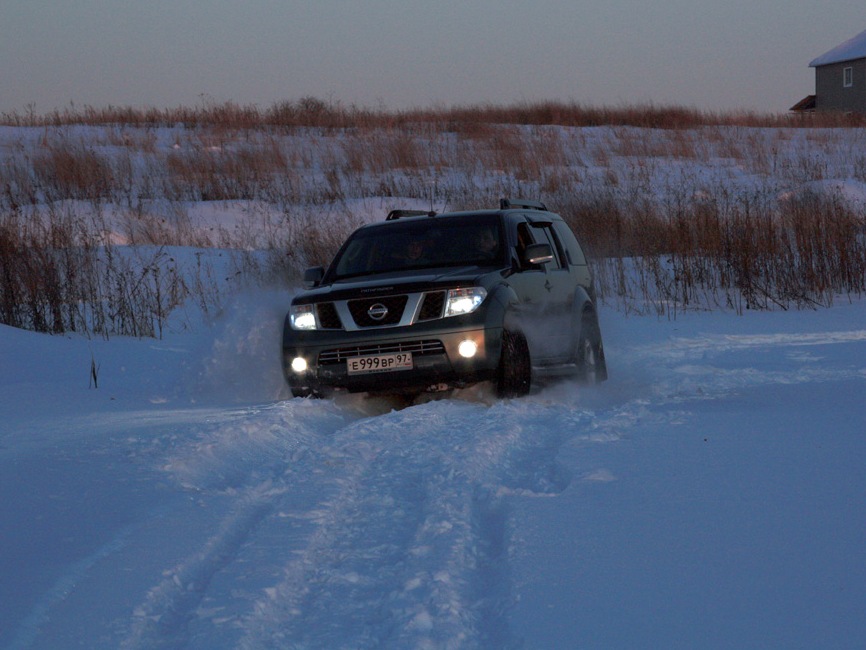 Nissan Pathfinder r51 в снегу