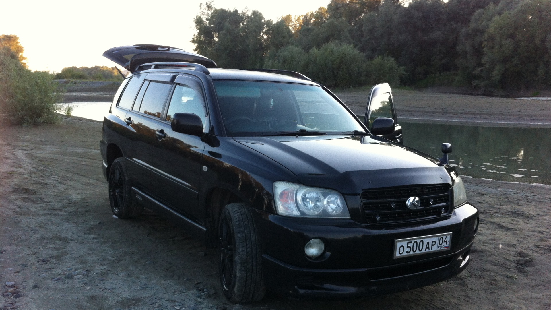 Тойота клюгер владивосток. Toyota Kluger 2. Тойота Клюгер 2003. Toyota Kluger v. Тойота Клюгер черный.