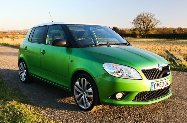 Skoda Fabia зеленая