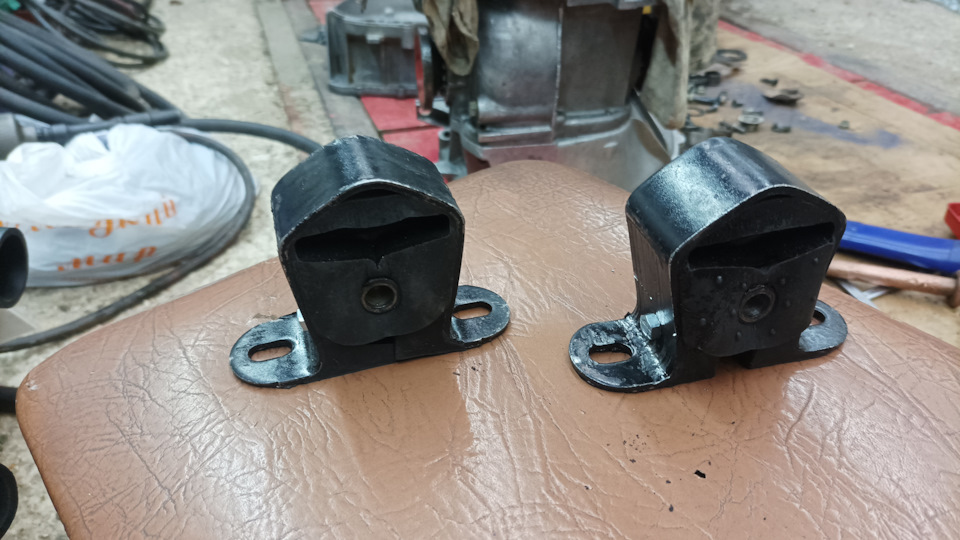 Опоры КПП от 2123 . КПП 4.55. — Москвич Святогор, 1,7 л, 2000 года ...