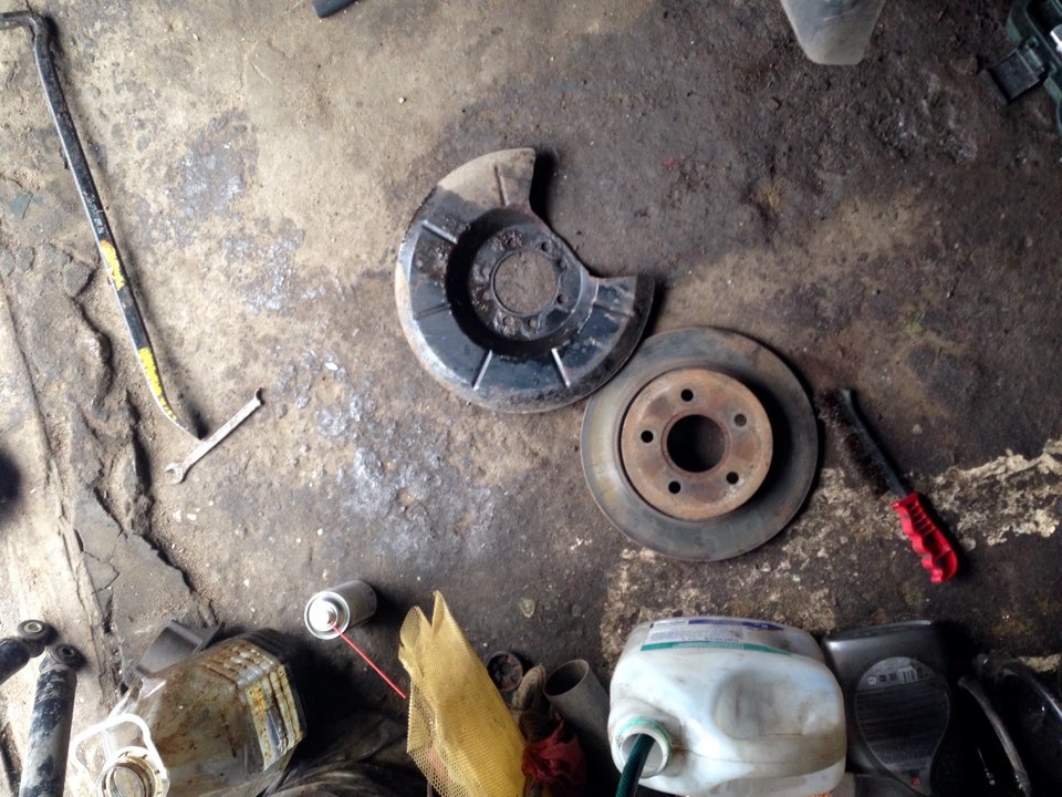 Почему рычаг бьет об кузов? — Ford Focus II Hatchback, 2 л, 2006 года ...