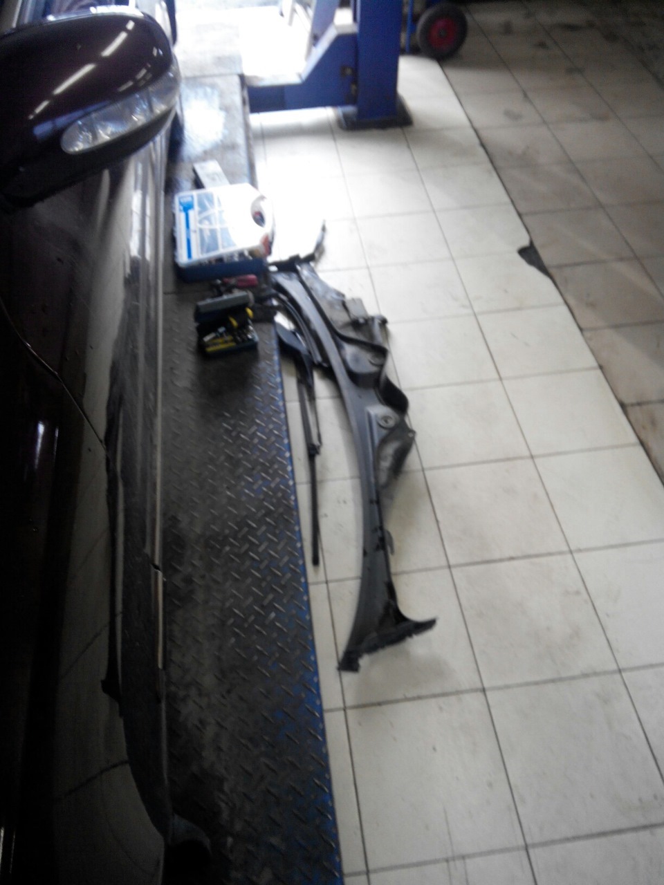 Не подскажите, как правильно собрать трапецию стеклоочистителя на W211 ...