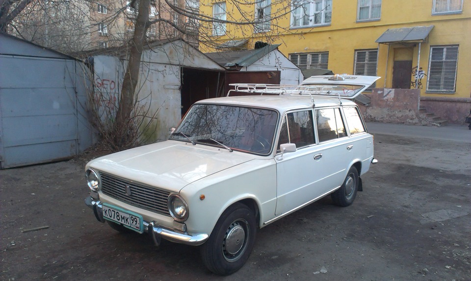 Сколько стоили жигули в 1980. ВАЗ-2102 1979. ВАЗ 2102 на рессорах. ВАЗ 2102 рейлинги. ВАЗ 2102 золотое Руно.