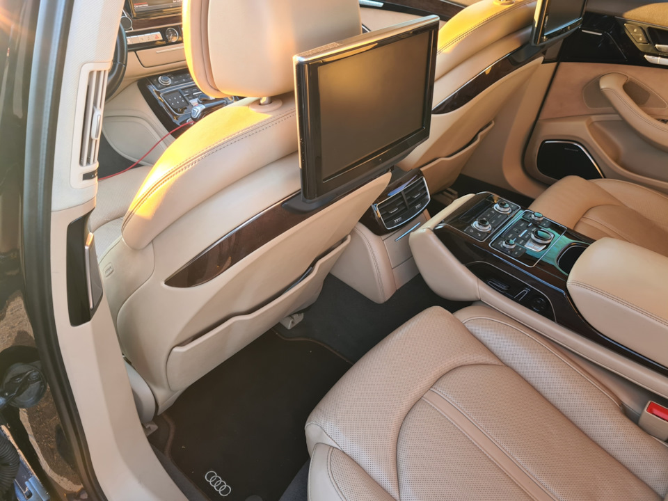 Задняя мультимедиа — Audi A8 (D4), 4 л, 2011 года | тюнинг | DRIVE2