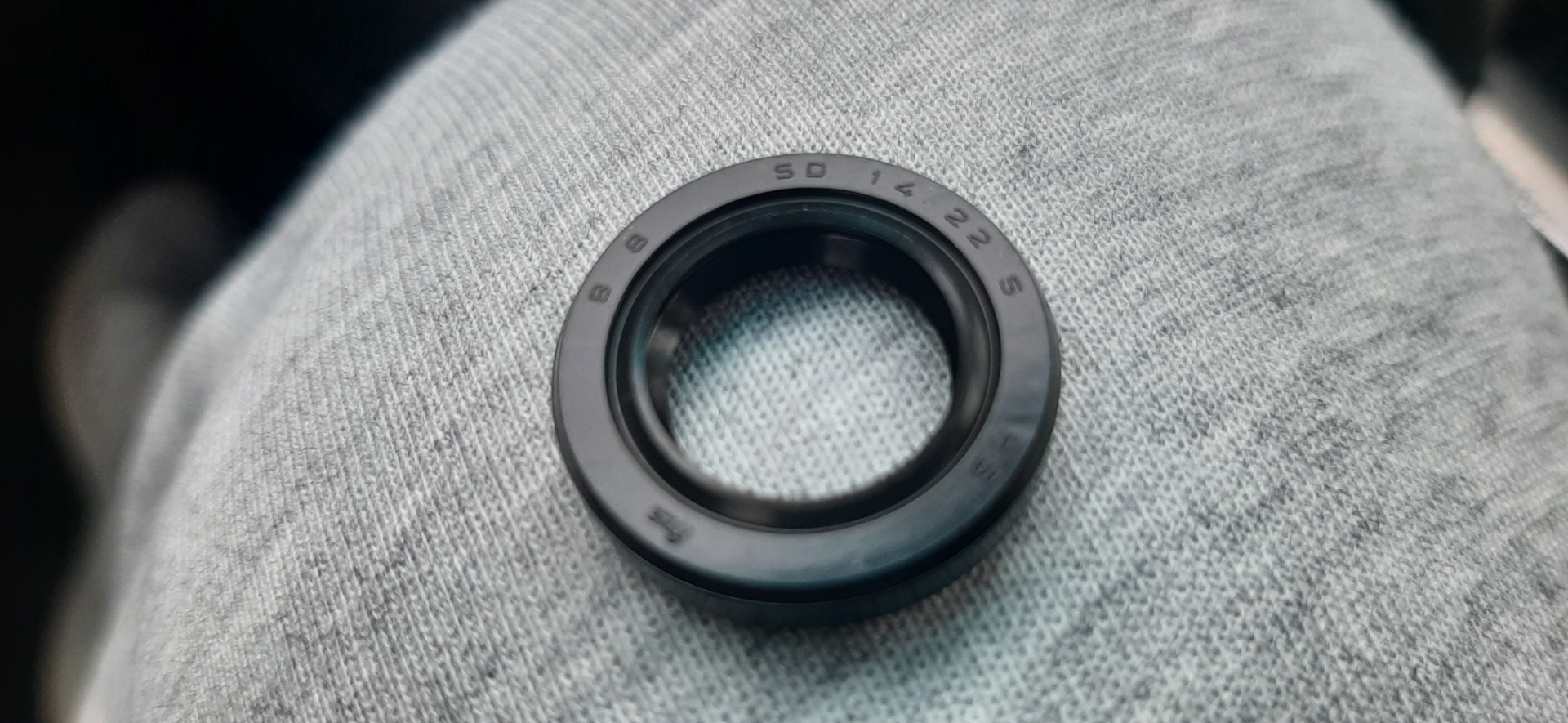 Замена сальника трамблера — Mazda Millenia, 2,5 л, 2002 года | своими ...