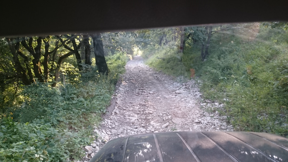 напрягает слегка (валится на левый бок) — УАЗ 315195 Hunter