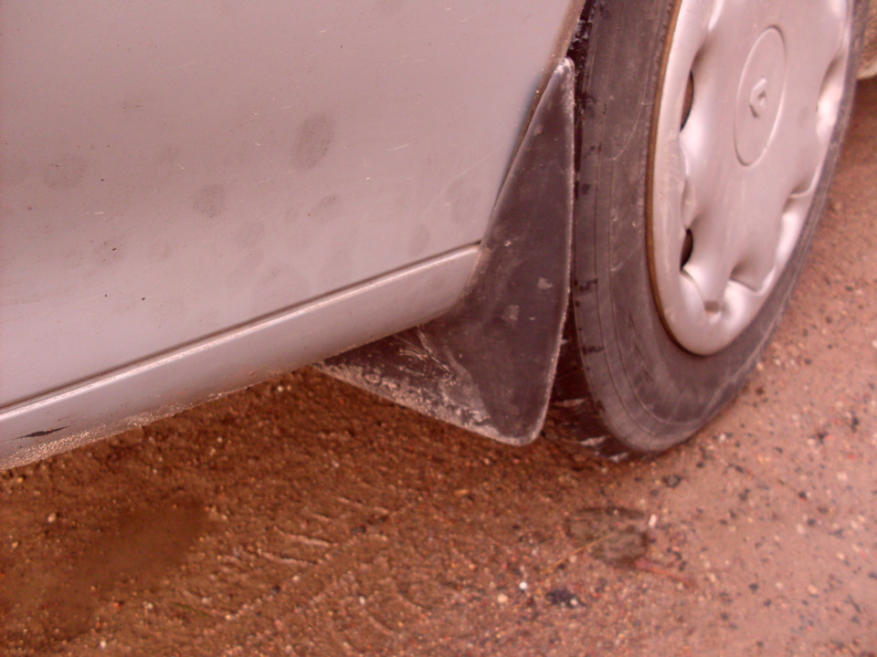 Правый — Renault Laguna I