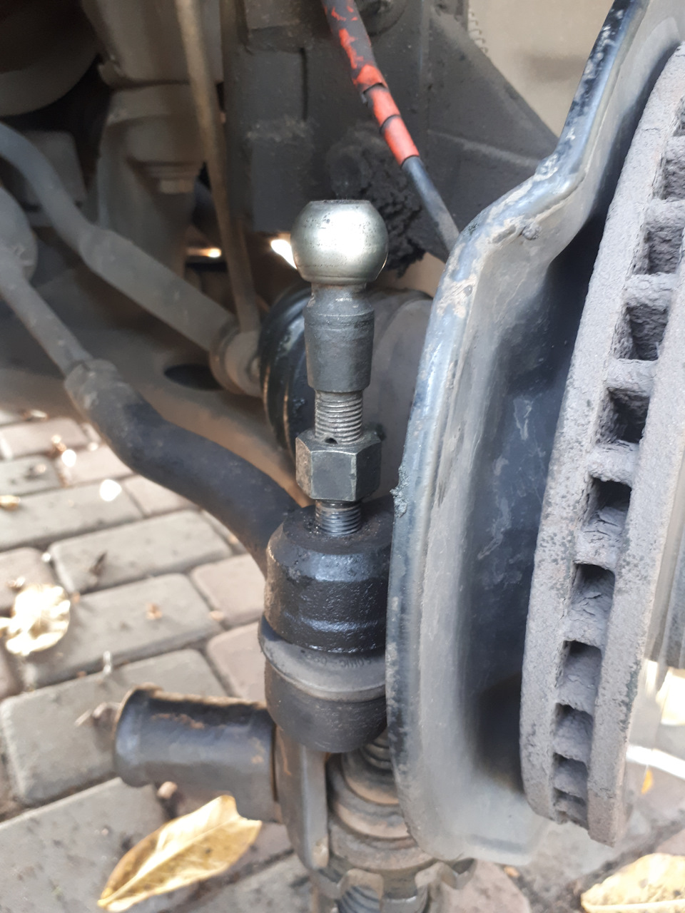 Как легко и просто выбить палец рулевой тяги — Geely SL, 1,8 л, 2011 ...