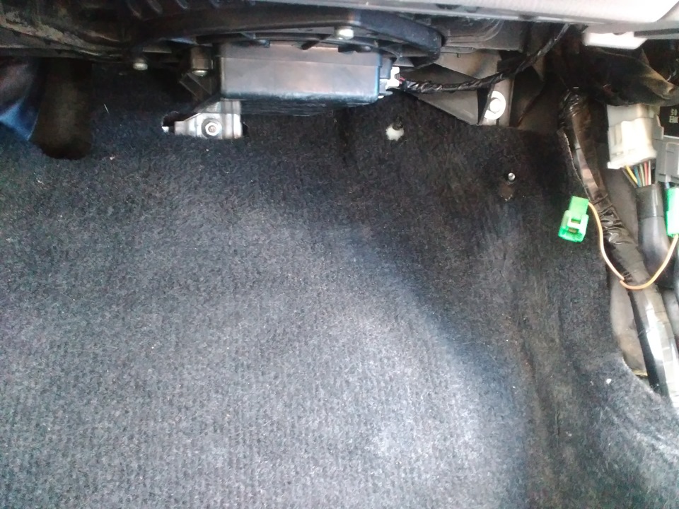 отгибаем ковер — Subaru Forester (SG)