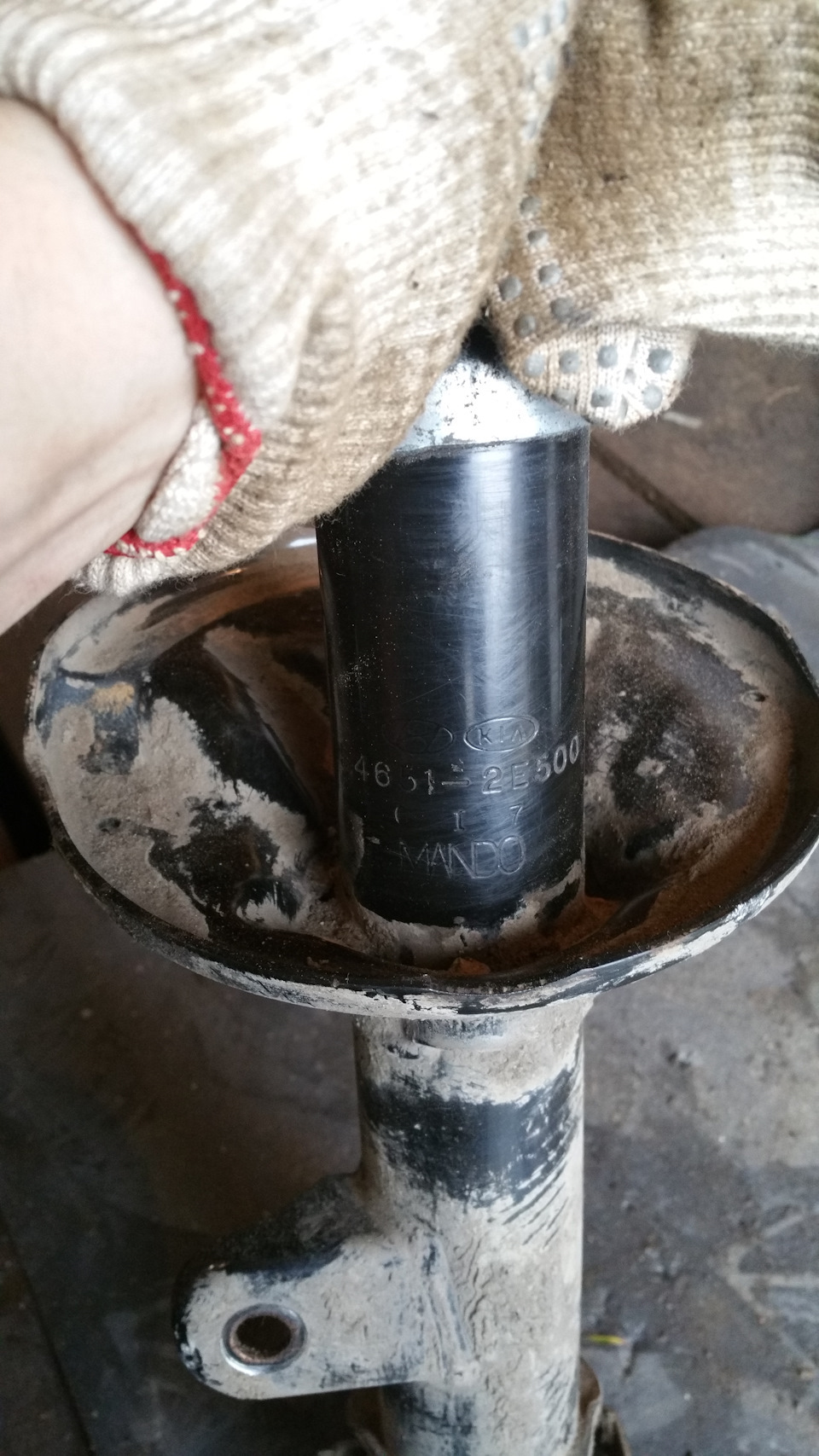 продам живые оригинальные стойки Б/У — Hyundai Tucson (JM), 2 л, 2007 ...