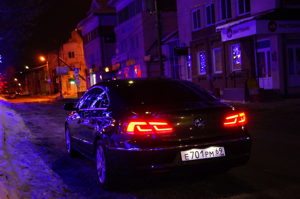 Volkswagen Passat Night