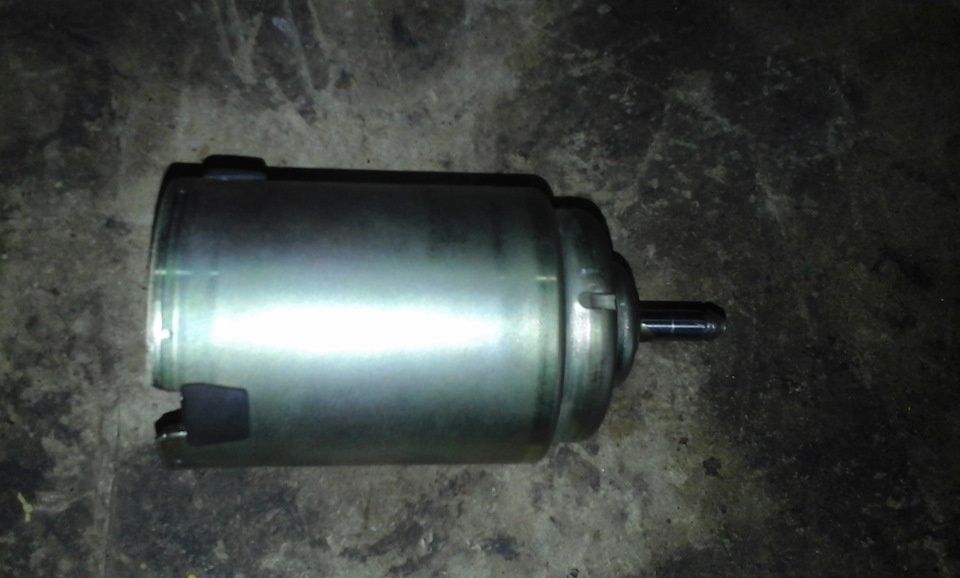 Смазываем втулки моторчика печки. — Hyundai Sonata IV (EF), 2 л, 2006 ...