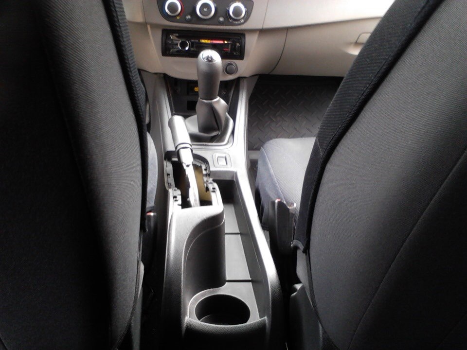 Как снять подлокотник рено флюенс Салон, под черной крышей) - Renault Fluence, 1,6 л, 2013 года прикол DRIVE2