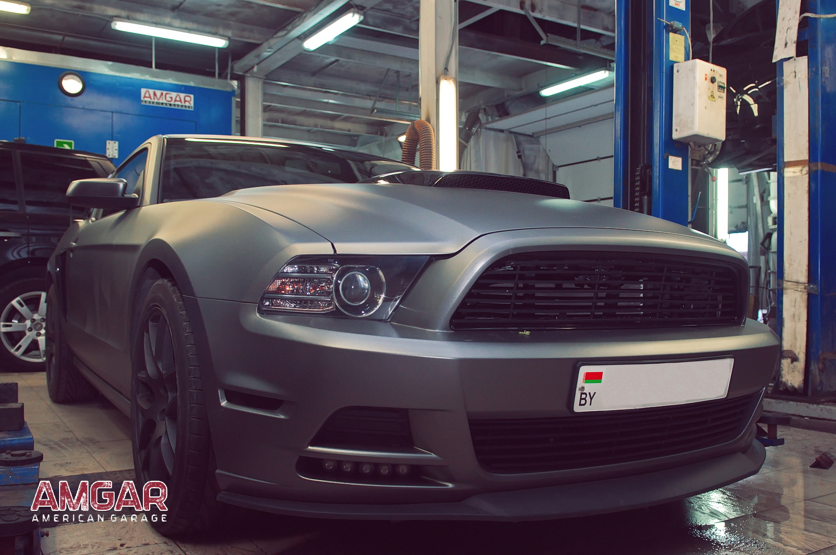 Мустанг замена масла. Ford Mustang матовый. Мустанг Brake Center. Ford Mustang 5 Рестайлинг тюнинг.