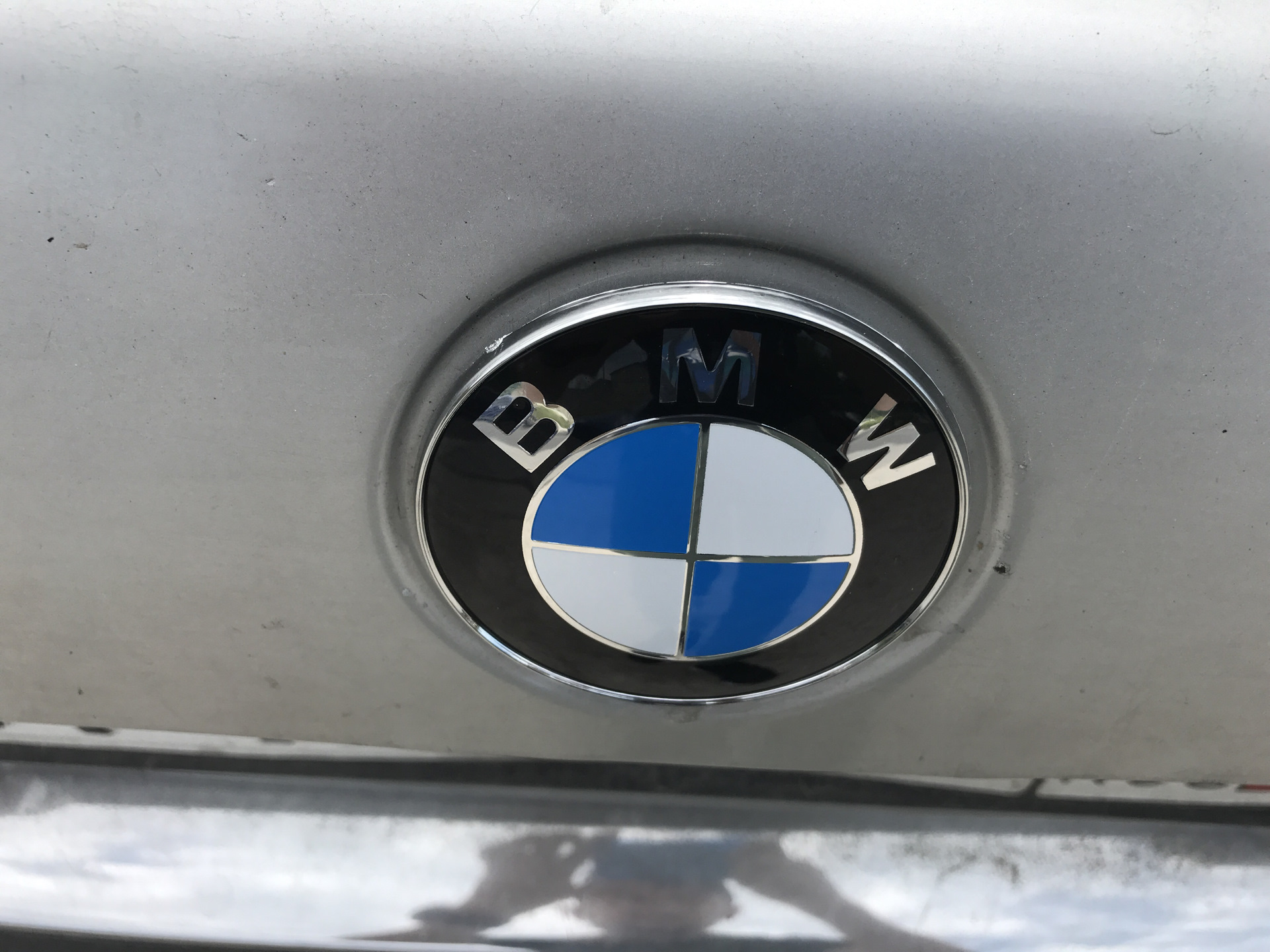 BMW со значком Мерседес