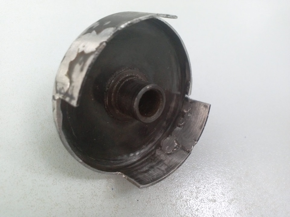 Срезал 2 шторки и через коллегу у сварщика приварили куски для того, чтобы были одинаковые пролеты и шторки в размере-для корректной работы. — ЗАЗ 1102