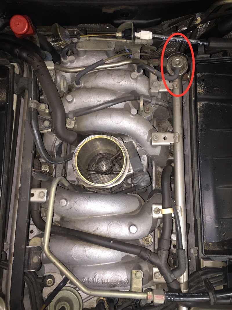 Поменял Регулятор давления топлива — Mercedes-Benz E-Class (W124), 5 л ...