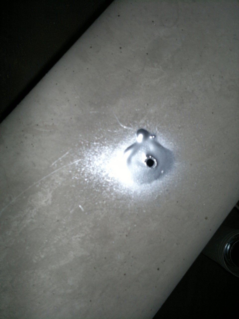 Отверстие в глушителе. — Chevrolet Aveo Sedan (1G), 1,5 л, 2005 года ...