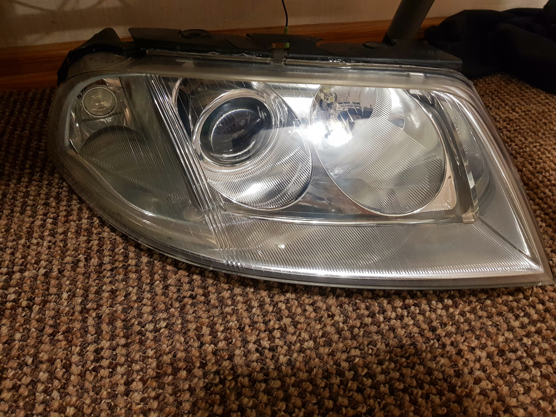 Фара vw b5. Фара vw b5