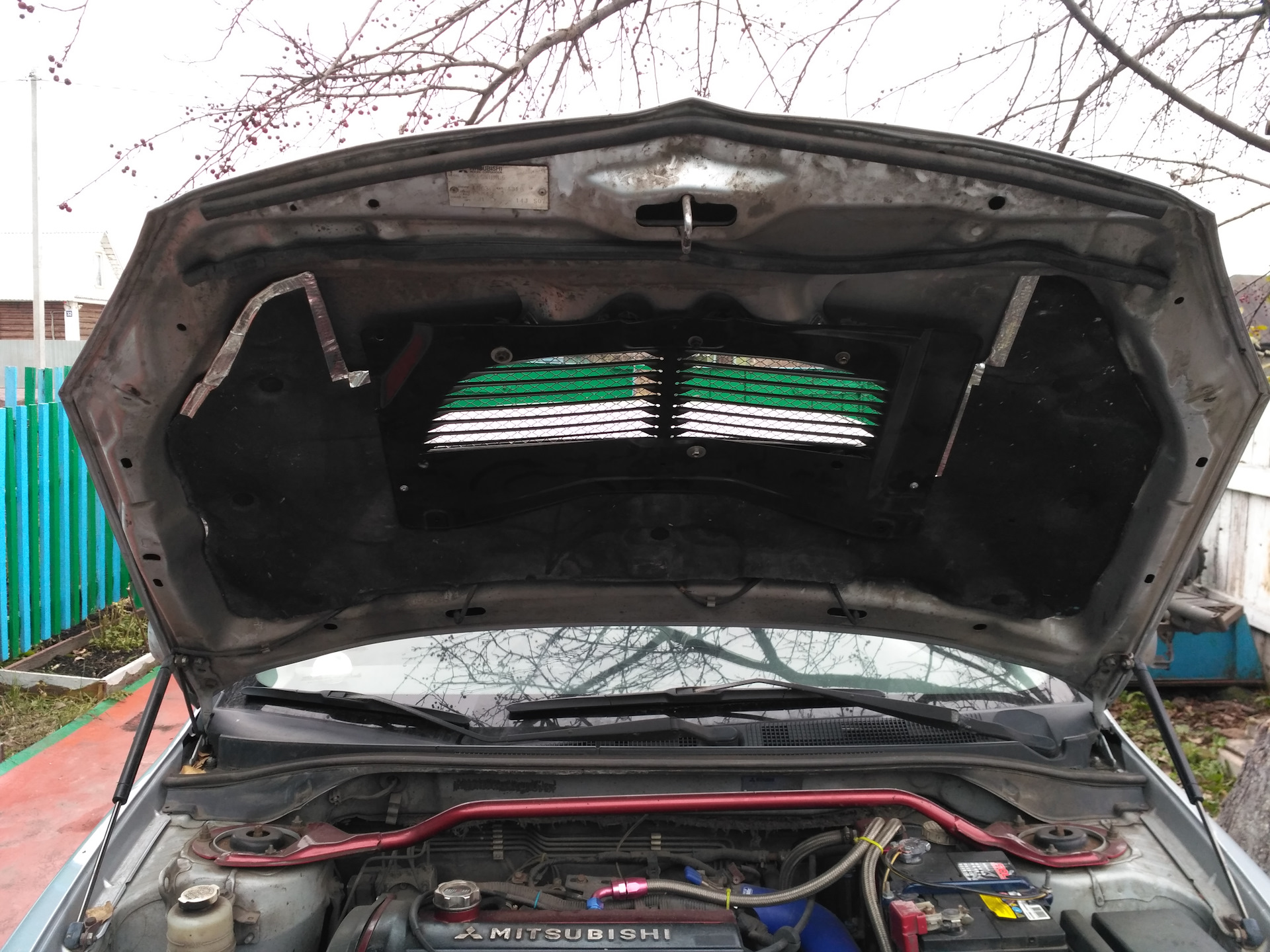 Решетка капота, обшивка капота. — Mitsubishi Lancer IX, 2 л, 2004 года ...