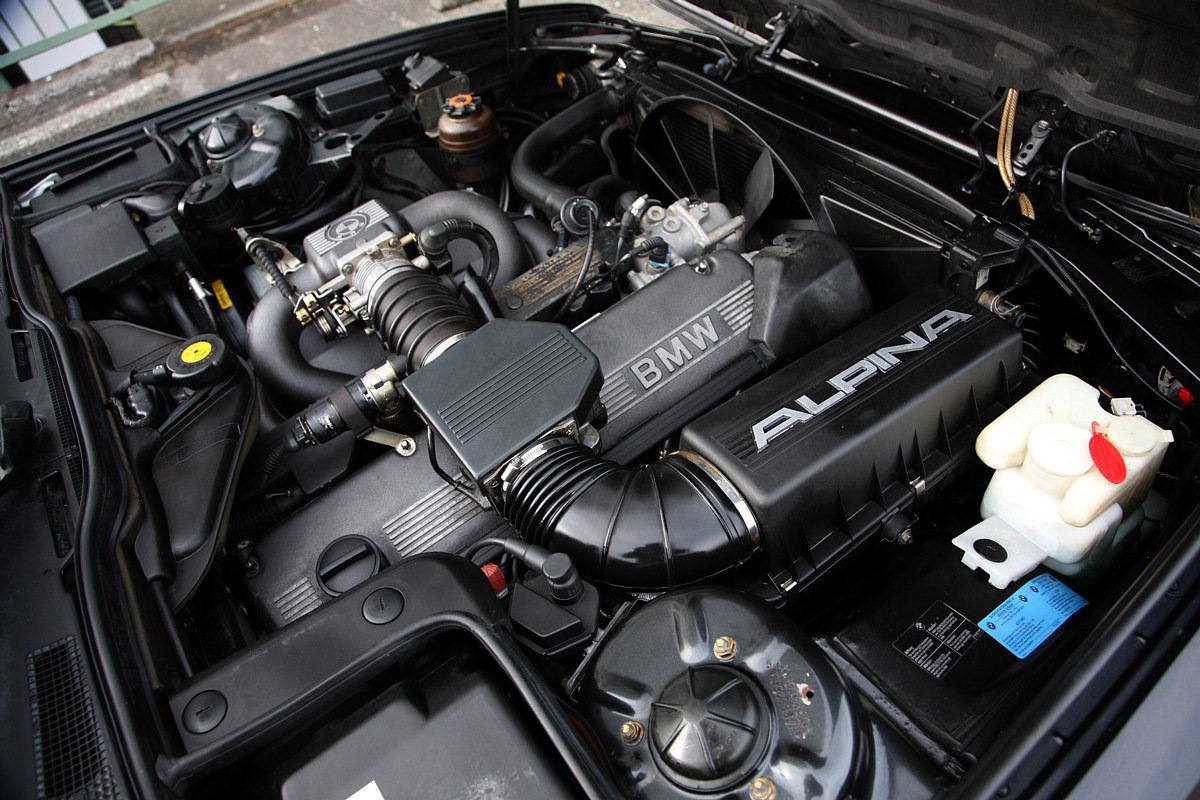 Двигатель бмв е32. BMW e32 мотор. Двигатель БМВ 3.5 е32. БМВ е32 двигатель. BMW e32 Alpina b11.