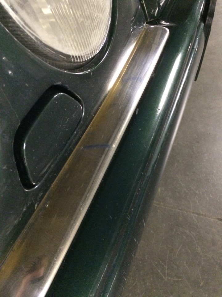 полировка молдингов — Mercedes-Benz E-class (W210), 2,8 л, 1997 года ...