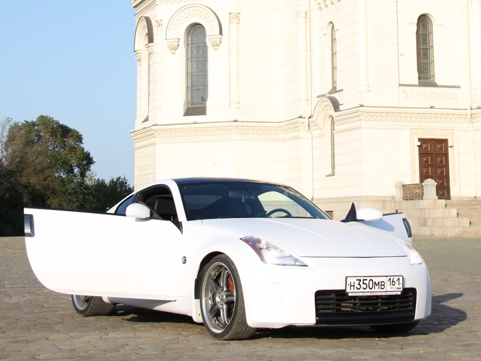 Где сейчас белый. Nissan 350z. 350z белая. Ниссан 350 z белого цвета. Белый Ниссан 350z детский.