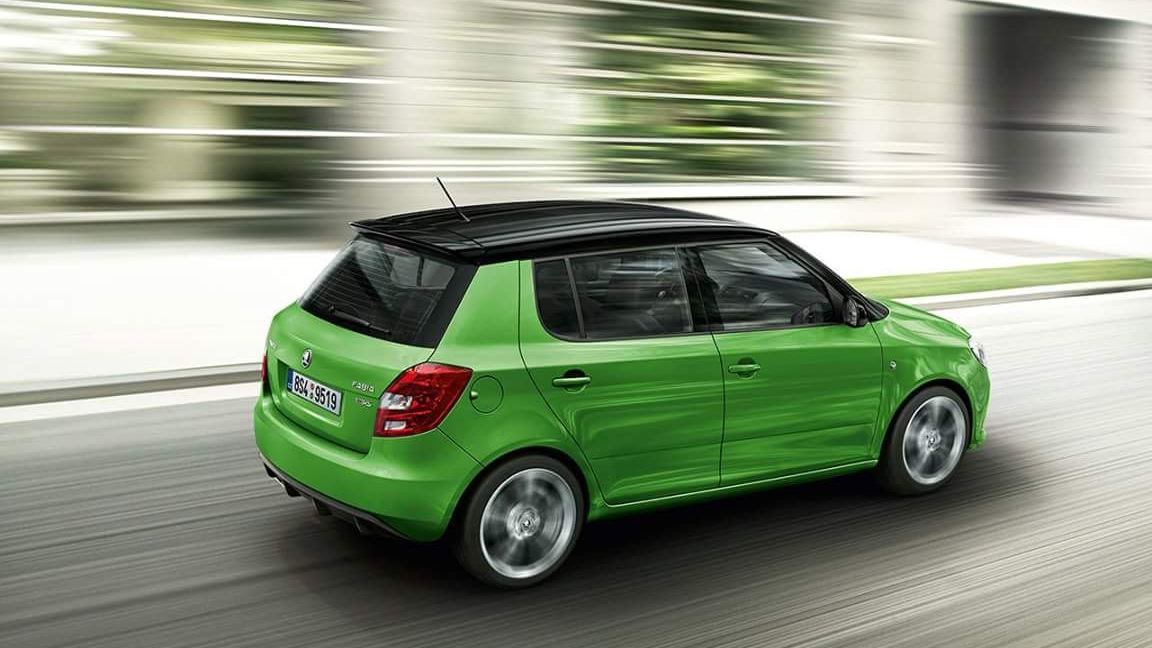 Skoda Fabia зеленая