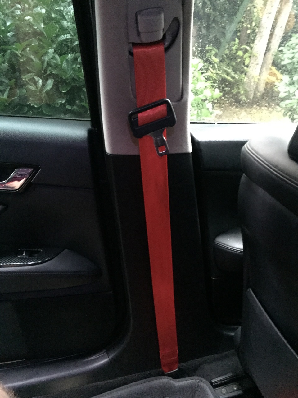 Красные ремни безопасности. Красные ремни безопасности на ВАЗ 2110. Красный ремень безопасности Octavia RS. Ремни безопасности Camry 70. Красные ремни на ВАЗ 2109.