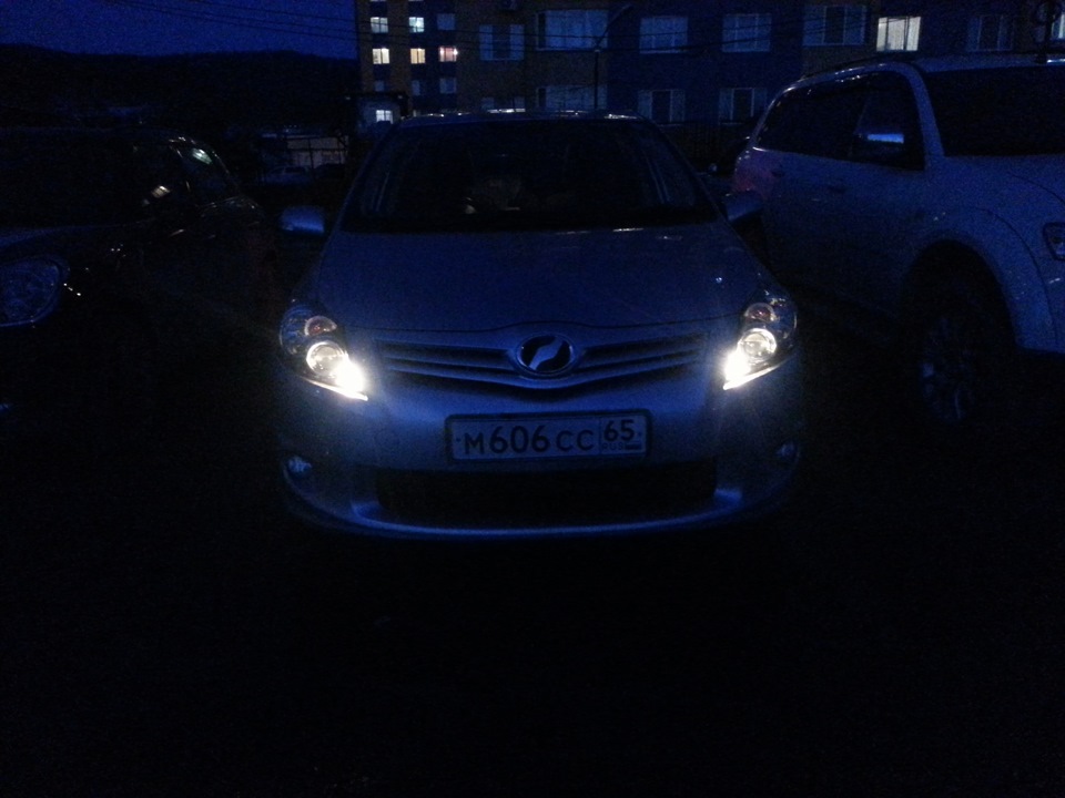 Парковочные огни на машине. Парковочные огни. Стояночный огонь ауди. Парковочные огни. Стояночные огни автомобиля.