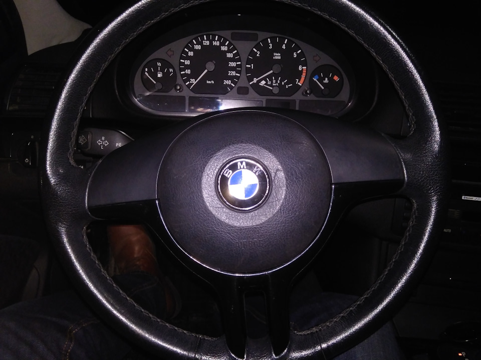 Спорт руль вместо четырех спиц — BMW 3 series (E46), 2,5 л, 2001 года ...