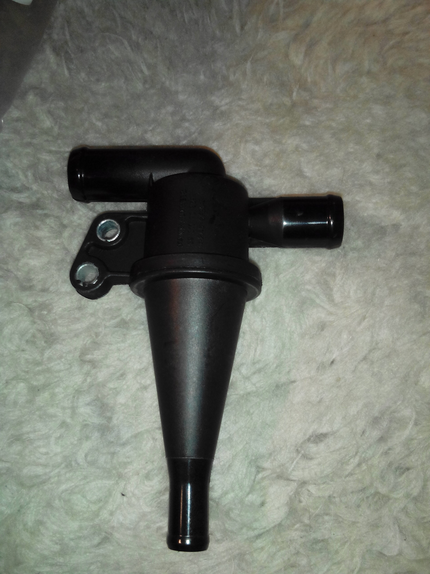 Масляный сепаратор. Сепаратор маслоуловитель. Масляный сепаратор. Маслоуловитель картерных газов kia sorento 2008. Сепаратор воздушно-масляный kb8220.