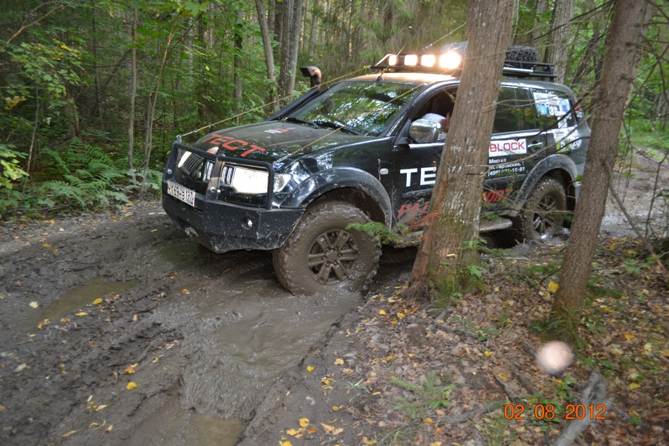 лесная дорога к озеру — Mitsubishi Pajero Sport (2G)