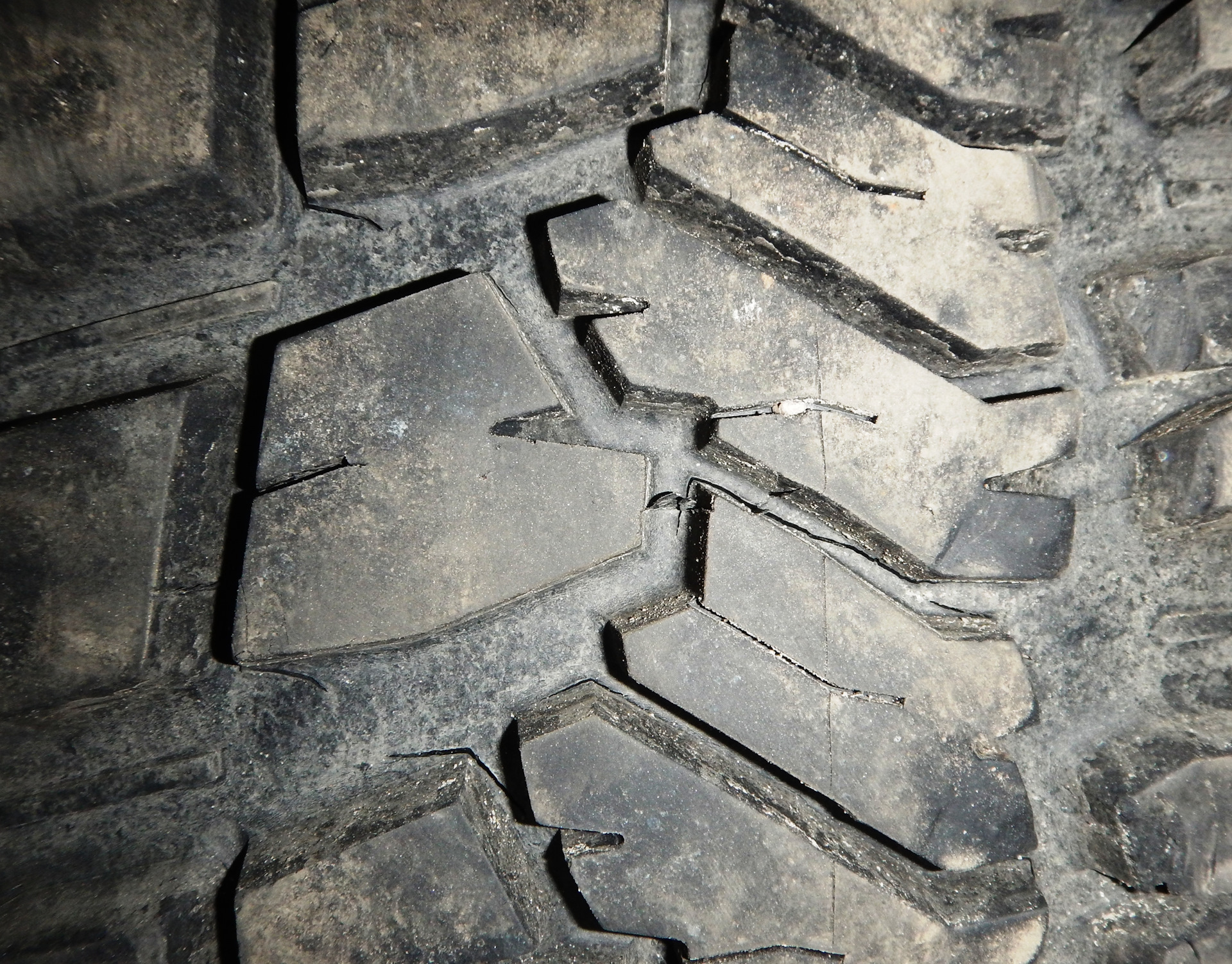 Goodyear Wrangler MT/R. Goodyear Wrangler IPN. Wrangler MT font.