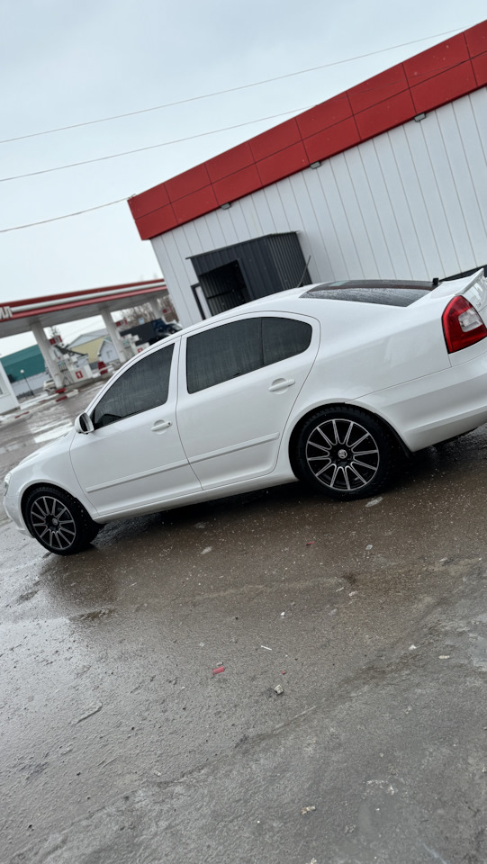 Шины зимние шипованные Sava 225/45 R17, литые диски Scad 17 ET45 5x112 ...