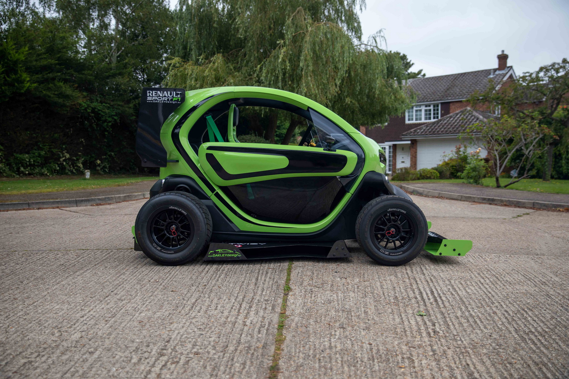 Twizy Renault вид сбоку