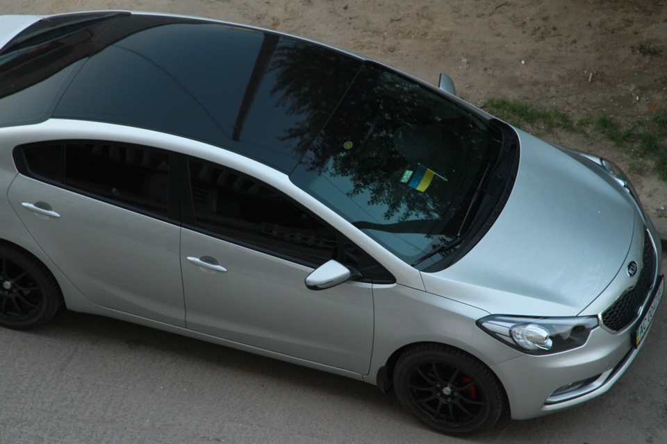 Kia Cerato 2012 белая с черной крышей