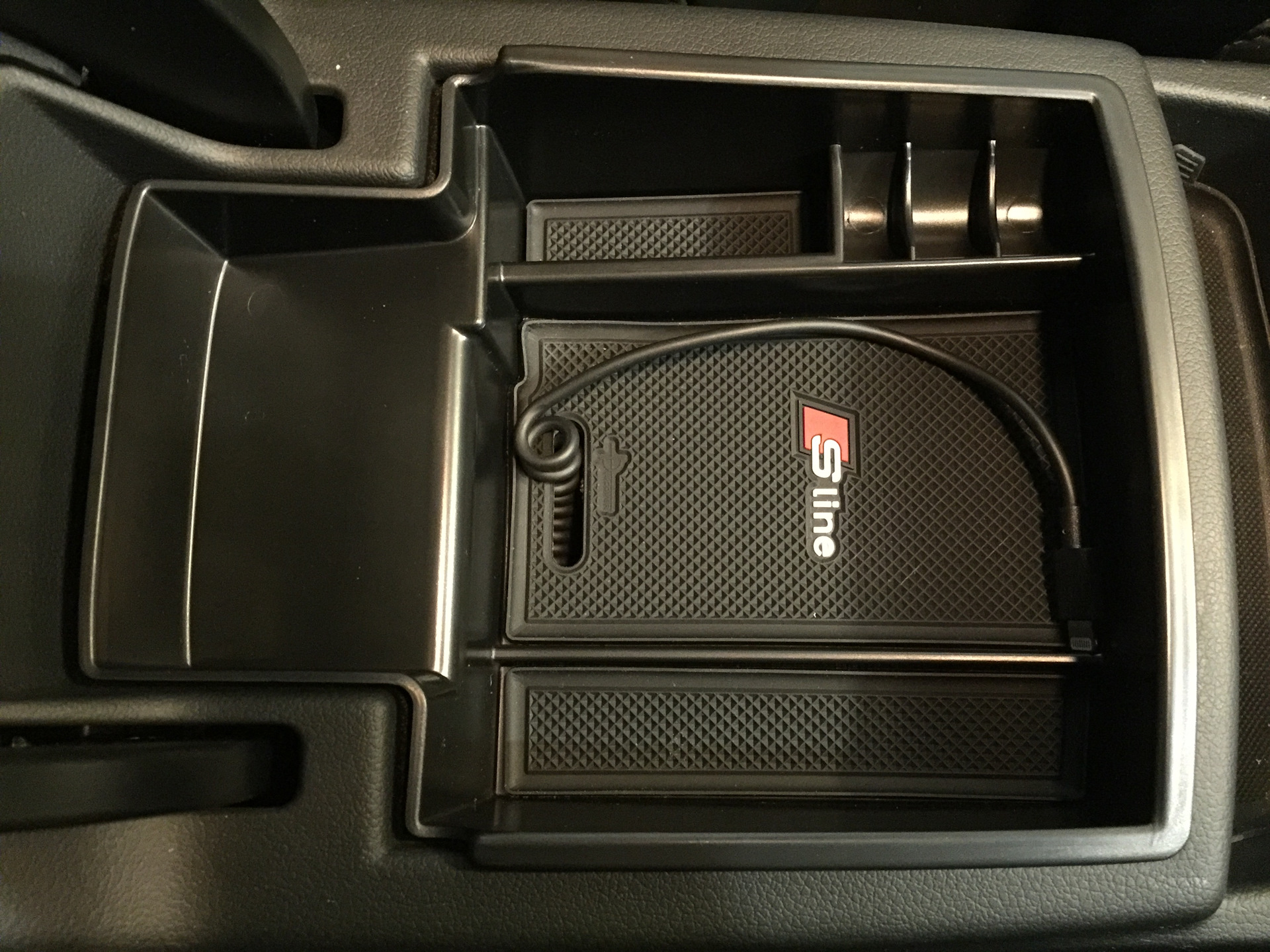 Вставки в подлокотник. Hyundai ix35 подлокотник. Вставки в подлокотник. Вставки в подлокотник. Пассат б8 задний подлокотник.