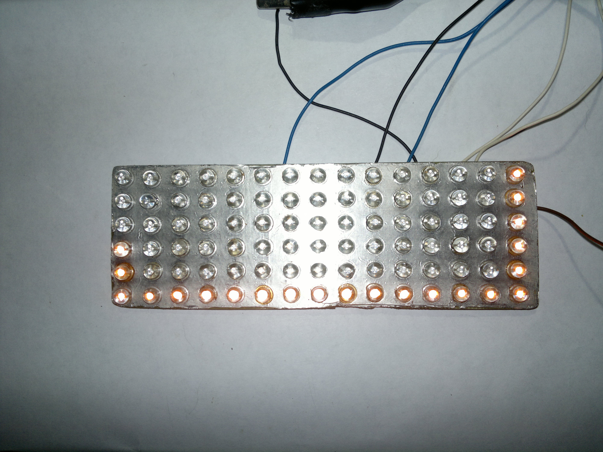 R 255 g 255 b 255. Поворотник 2106 led. Бегущий поворотник на ВАЗ 2106.