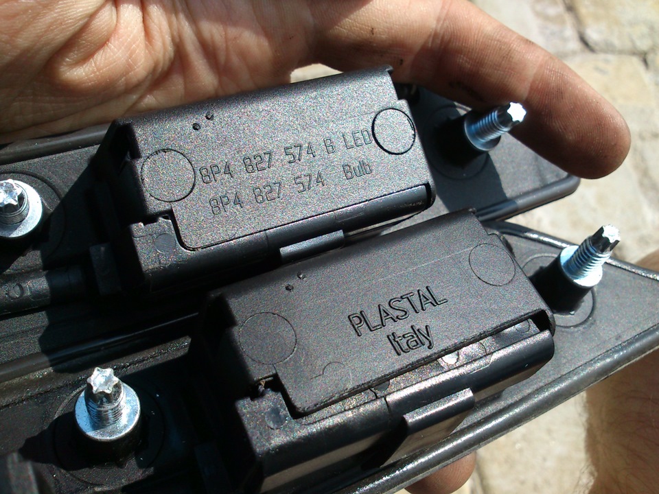 Замена плафонов с ручкой открывания багажника - Audi A4 Avan