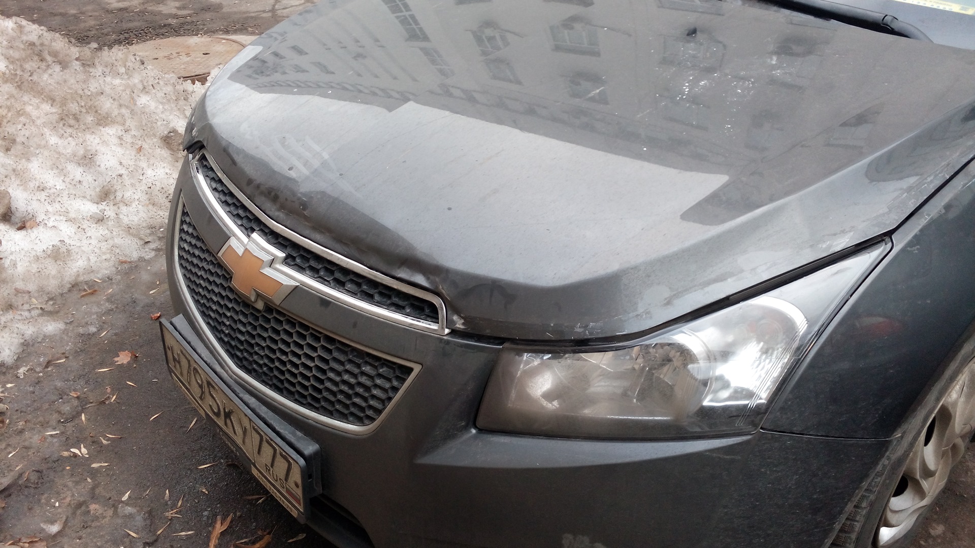 Полосы на капот Chevrolet Cruze