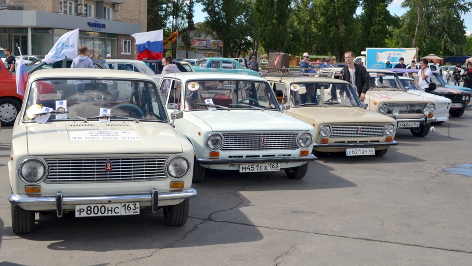 День рождения тольятти. Тольяттинские Жигули. Автопарад 9 мая 2021 Тольятти. Автопарад Тольятти 2021 год. Тольятти город в жигулях 1976.