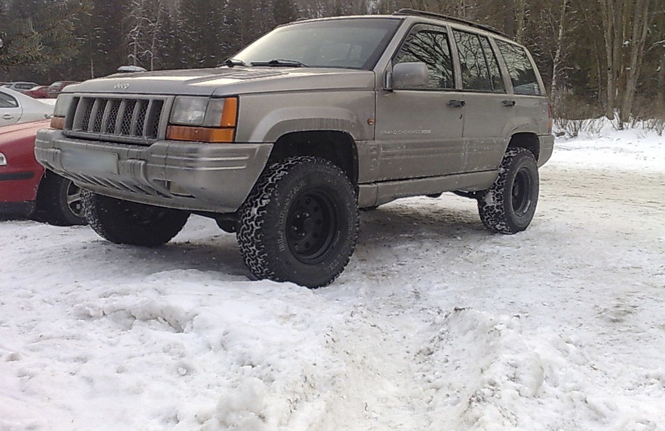 Гранд чероки zj на 33 колесах. Джип чероки 1986. Grand cherokee 2024 r22. Jeep cherokee xj 35 колеса. Jeep grand cherokee 2006.