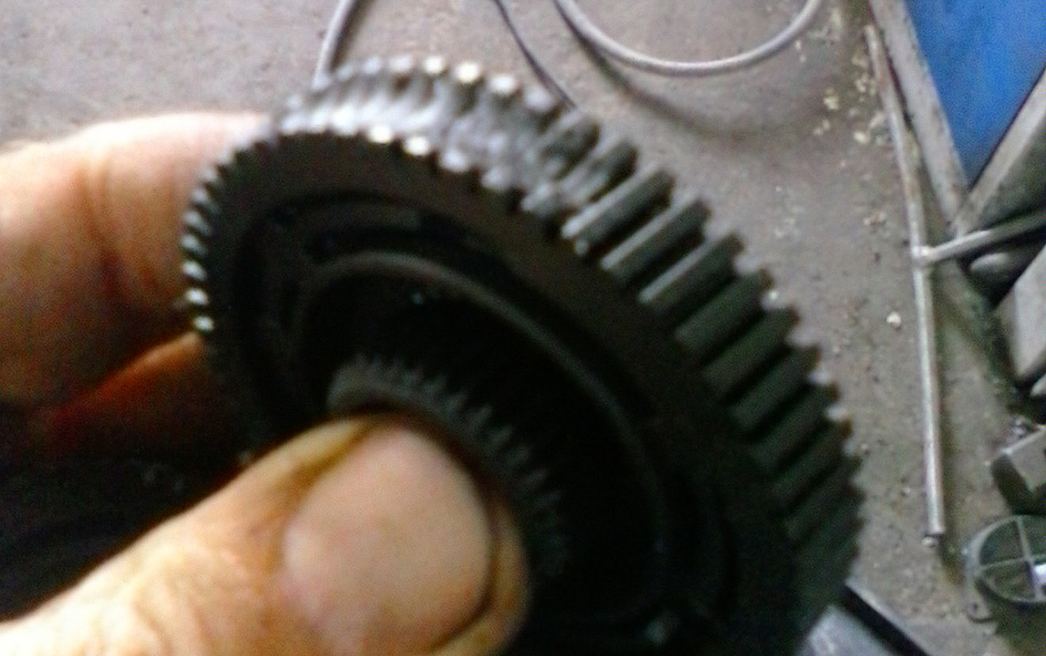 Как заменить шестерню. Шестерни 5й передачи. Шестерня привода раздатки bmw e53. Шестерни 5 передачи фольксваген гольф плюс 10 год. Шестеренка редуктора стеклоподъемника ваз 2115.