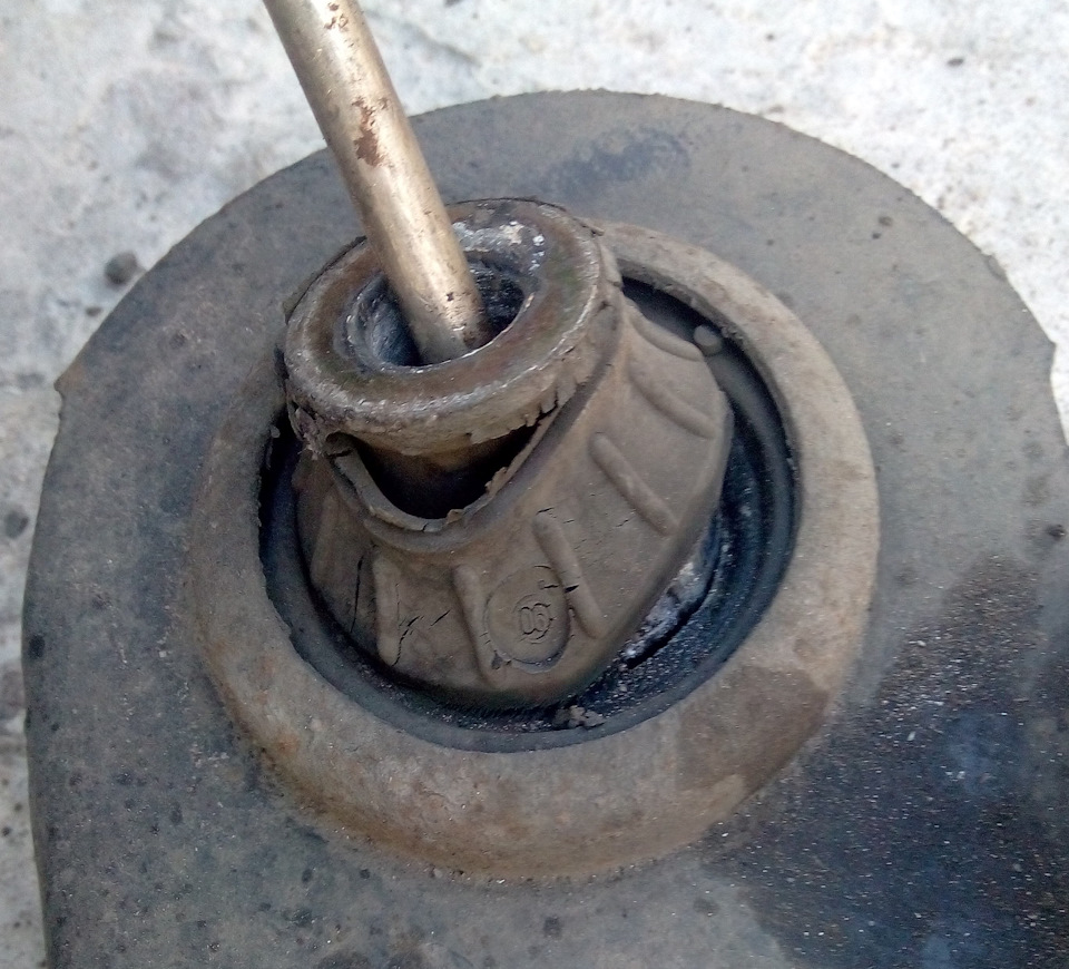 Стук в двигателе K4M. Замена упорных полуколец коленвала. — Renault ...