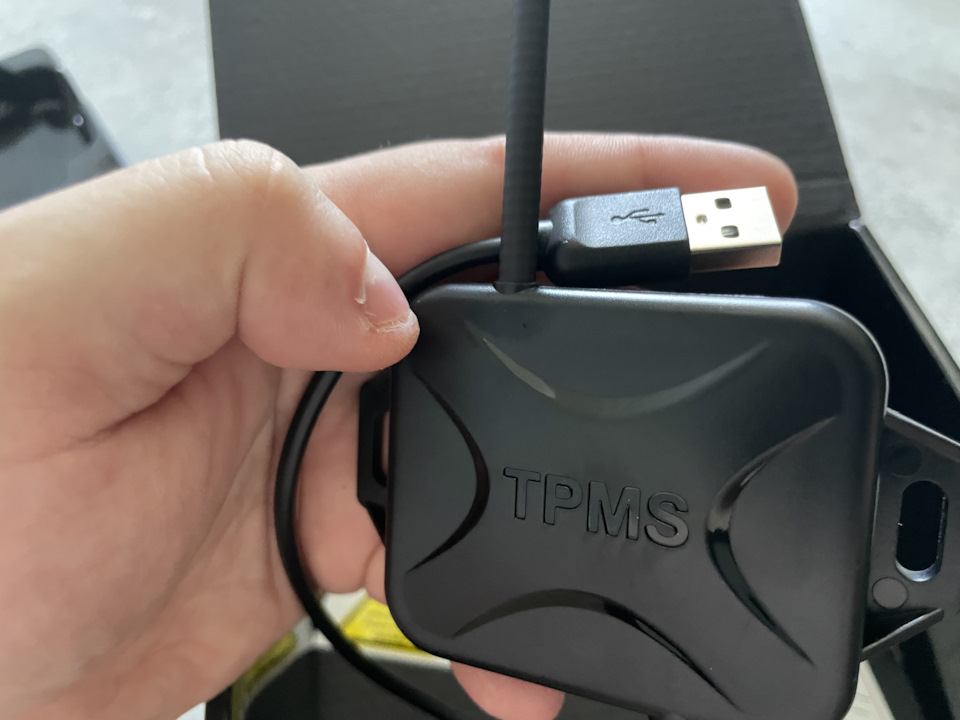 Передатчик, который подключается к магнитоле в разъем USB — Chevrolet Cruze Hatchback