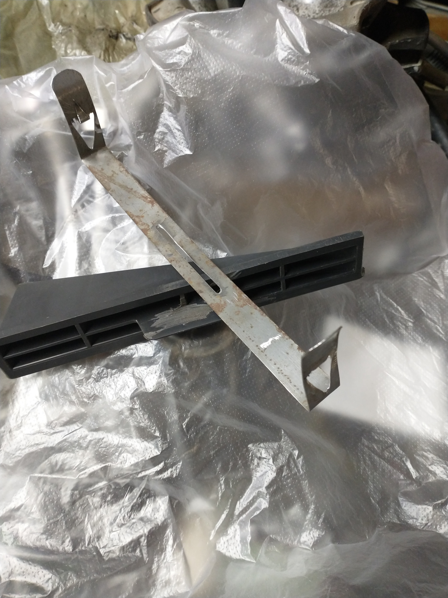 крышка салонного фильтра — УАЗ Patriot, 2,7 л, 2016 года | своими ...