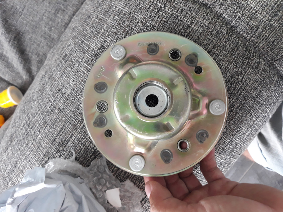 Опорные чашки амортизаторов — Land Rover Freelander 2 (L359), 2,2 л ...