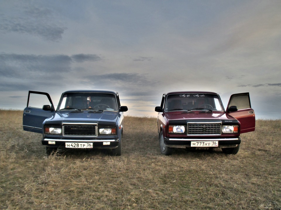 Таджик привез две машины цветов. ВАЗ 2107 2107. ВАЗ 2106 И ВАЗ 2107. ВАЗ 2105 2106 2107. ВАЗ 2107 2.